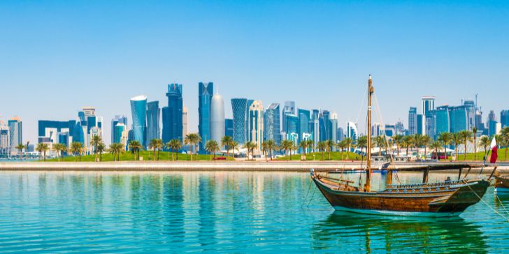 Doha, Qatar - skyline of Doha with dhow - Pacotes para Qatar - Descobrindo Qatar
