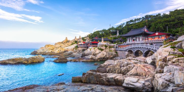 Busan landscape at Haedong Yonggungsa Temple, South Korea - Pacotes para Coréia do Sul