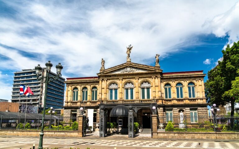 National theatre of Costa Rica in San Jose - Pacotes para Costa Rica