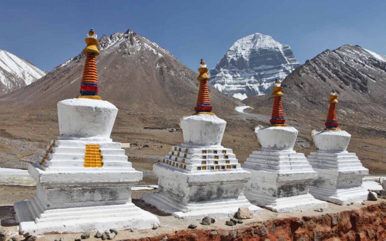 Buddhistic stupas and holy Mount Kailash in Tibet - Pacotes para Tibet