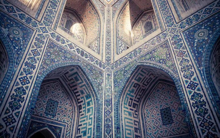 Madrasa in Bukhra Uzbekistan Registan, Samarkand, Uzbekistan - Pacotes para Uzbequistão - Uzbequistão