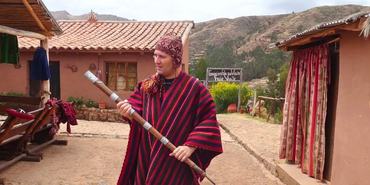 Peter no povoado de Chinchero
