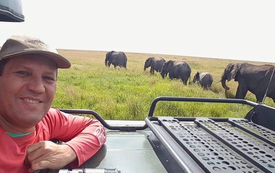 Peter Goldschmidt no safári pelo Parque Nacional Serengeti -