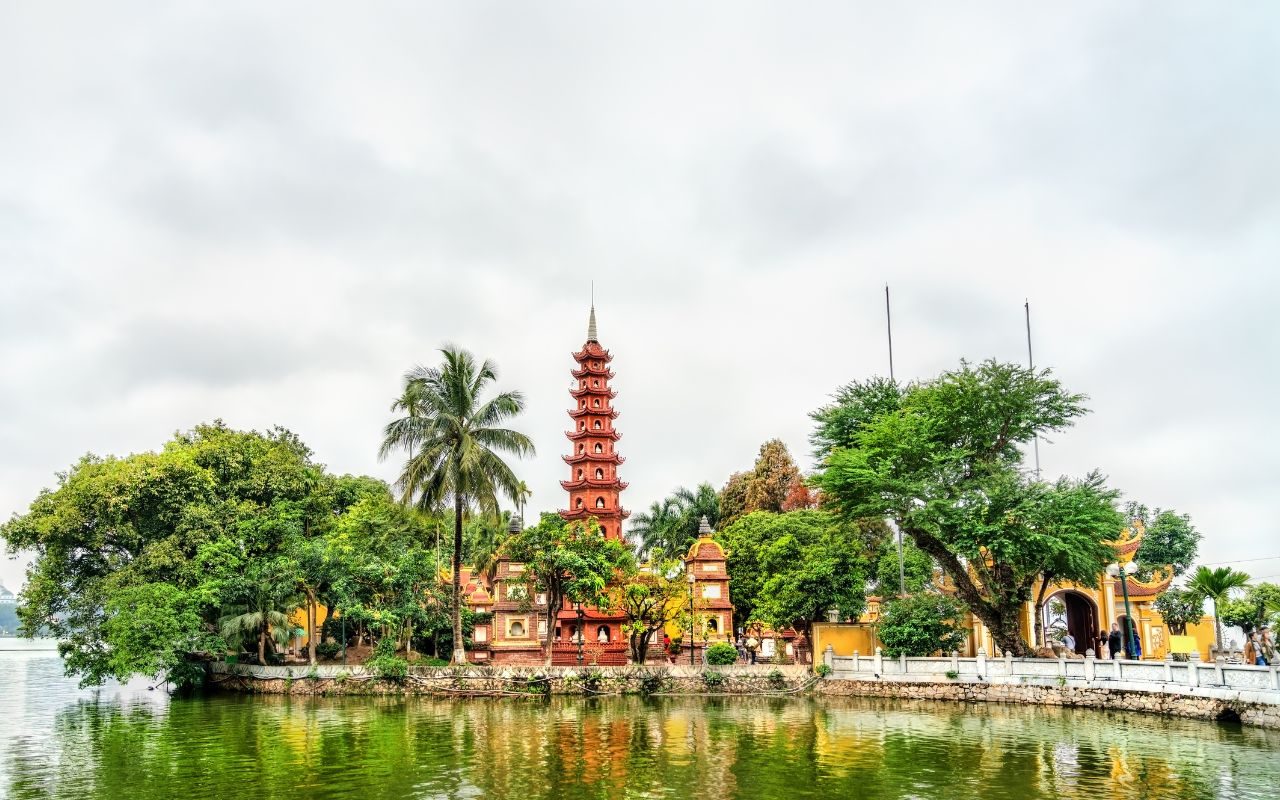 Templo das Tartarugas na ilha de Hoan Kiem